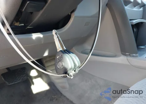 2010 Toyota Camry Le z USA, uszkodzony, nr VIN 4T1BF3EKXAU550833